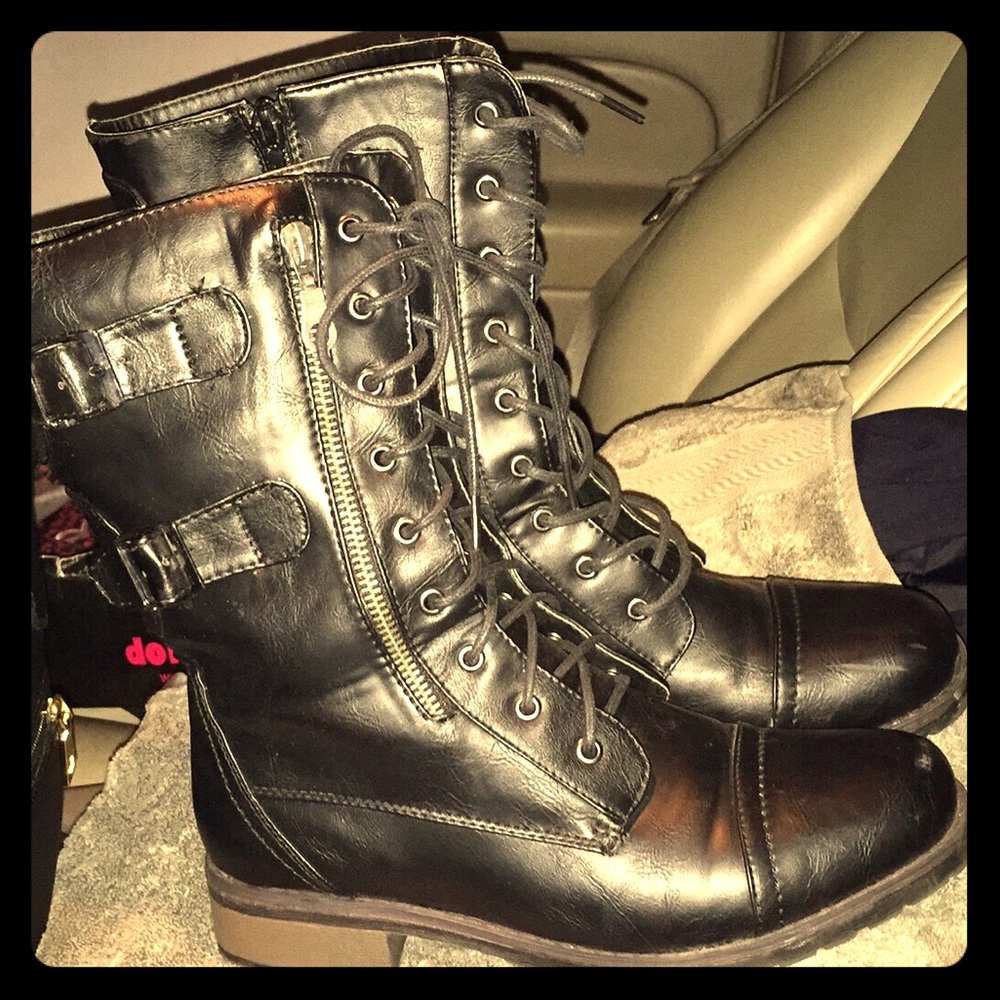 Dollhouse Ladies Black Boots 8 1/2